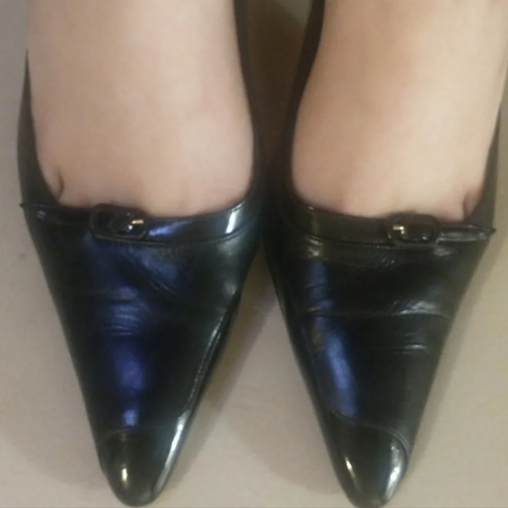 Manolo Blahnik Patent + Kid Leather High Heels Leg Elongating Pointed Toe Boxes